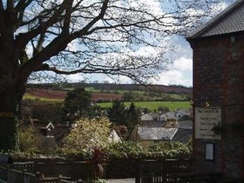 Manor Inn Galmpton Exterior foto